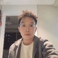 武汉市单身物业管理经理唐里昂个人资料照片