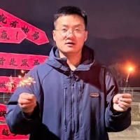 重庆市单身机械工程师拥抱个人资料照片